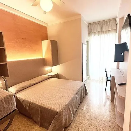 Everest Hotel 3*