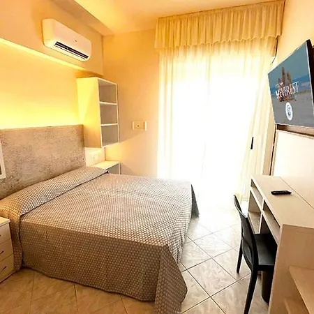 Everest Hotel 3*