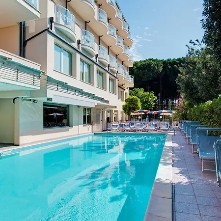 Everest Hotel 3*