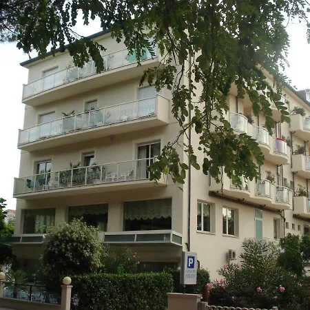 Everest Hotel 3*