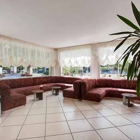 Everest Hotel