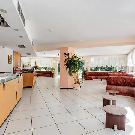 Everest Отель Червия